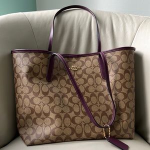 Coach City Tote in Signature Canvas - IM Gold/Khaki/Plum